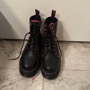 DR. MARTENS JADON II BOOT PINK NEON STAR LEATHER PLATFORMS.
